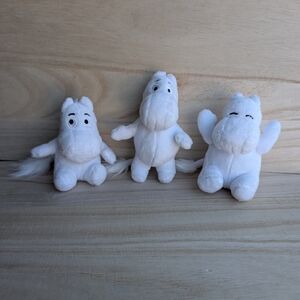 Adorable White Plush Toy Set
